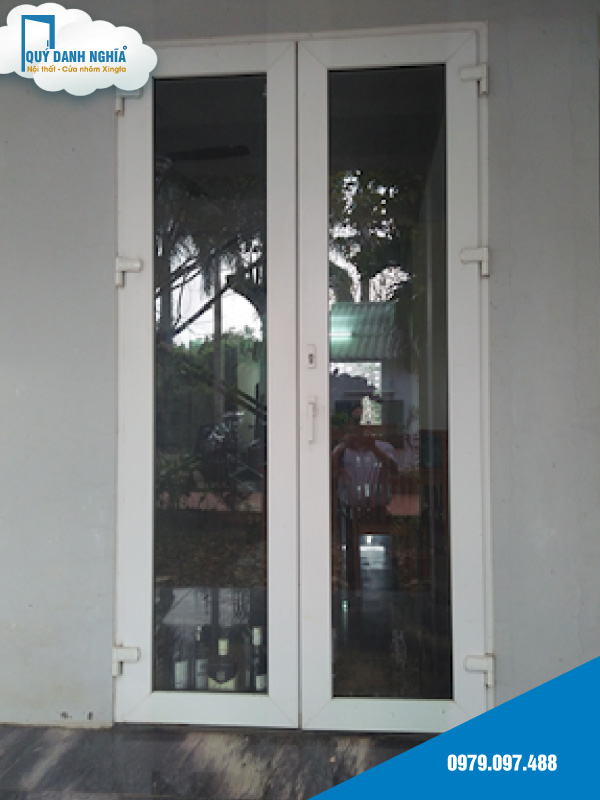 cua nhua loi thep - cua di mo quay 2 canh 1