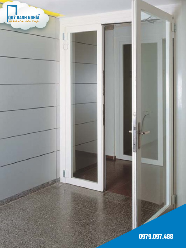 cua nhua loi thep - cua di mo quay 2 canh 4