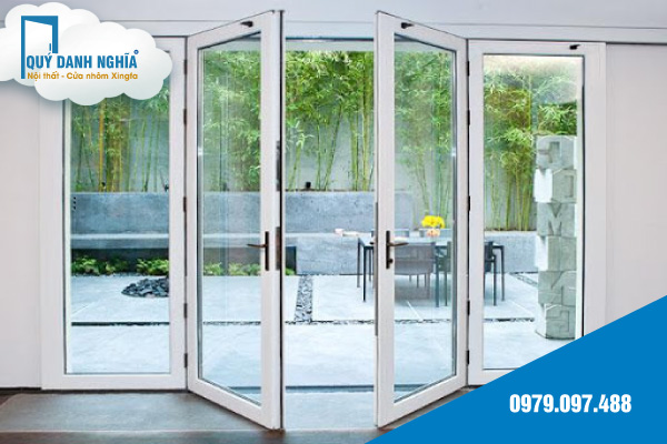 cua nhua loi thep tai da nang - cua di 4 canh mo quay 4