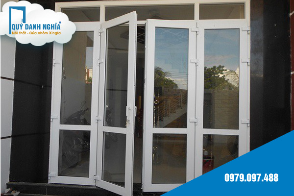 cua nhua loi thep tai da nang - cua di 4 canh mo quay 2