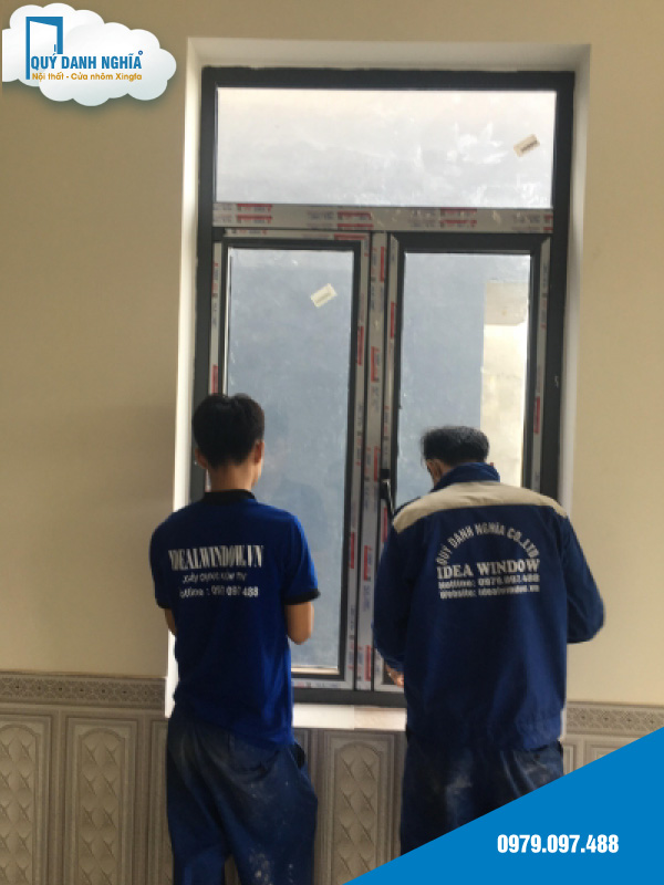 cua so nhom xingfa mo quay 2 canh 4