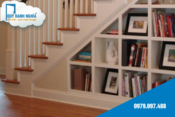 tu trang tri chan cau thang 4