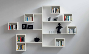 ke sach treo tuong trong phong ngu 12